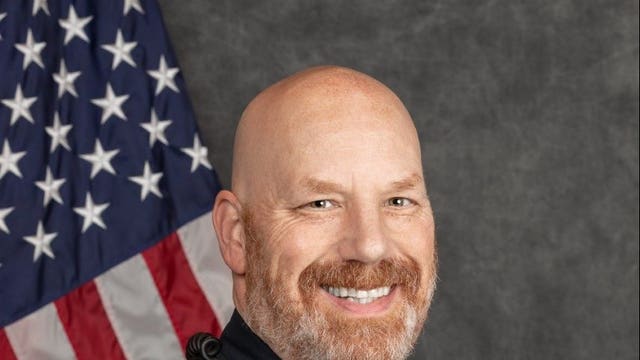 'An irreplaceable colleague': Bainbridge Island officer dies while being treated for COVID-like symptoms