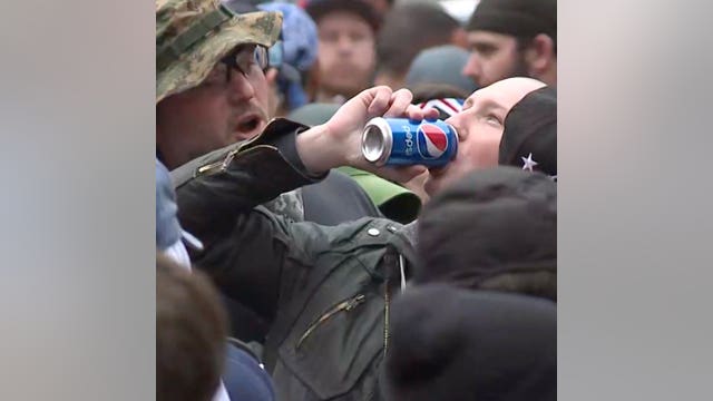 Trump and anti-Trump supporters share 'peace joint,' Pepsi at May Day protest (VIDEO)