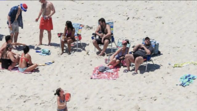 New Jersey Gov. Christie defends use of beach closed to public