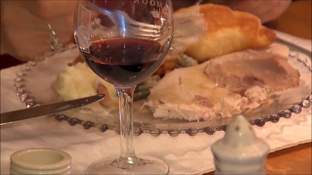 Cost of a Thanksgiving meal drops for second straight year