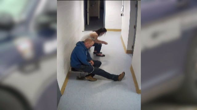 Video captures the moment prisoner slips out of handcuffs, escapes Ohio police department