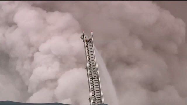 Lithium ion batteries cause scrap metal fire in Tacoma; experts say air quality is now safe