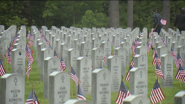 High schoolers place thousands of flags at military graves in Kent