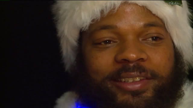 Seahawk Santa aka Michael Bennett surprises kids at Christmas fundraiser