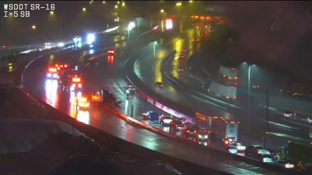 Back-to-back crashes on I-5 cause long commute times in Tacoma