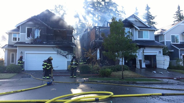 Fire destroys two homes near Everett