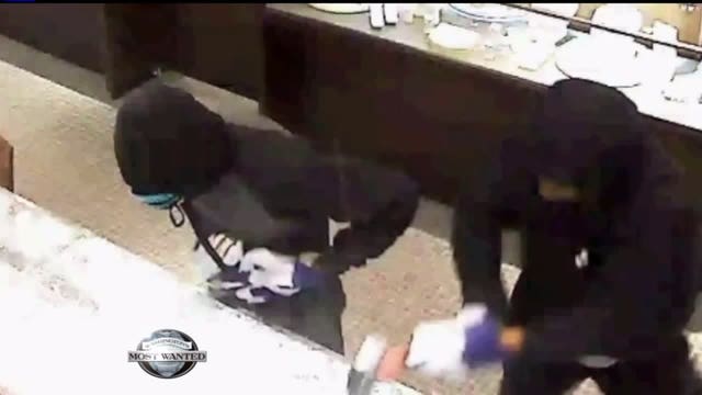 Help ID 'smash and grab' suspects who used sledgehammer to rob mall jewelry store