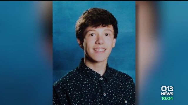 Peninsula High students wear black at homecoming game to mourn loss of classmate