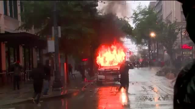 Tacoma woman accused of setting 5 Seattle police cars on fire