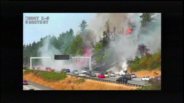 Wildfire forces temporary closure of northbound I-5 near Kent, burns backyards of homes