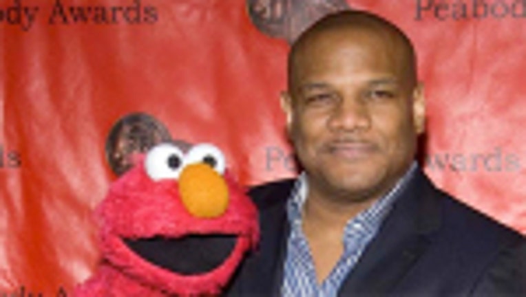 Elmo puppeteer resigns