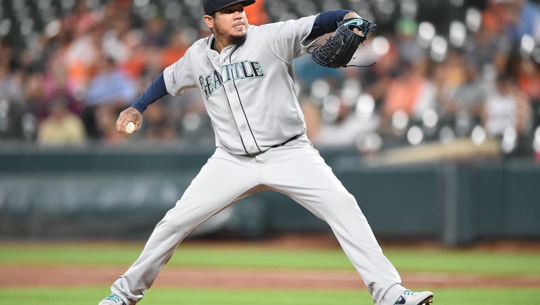 Felix Hernandez returns to throw out first pitch before Mariners