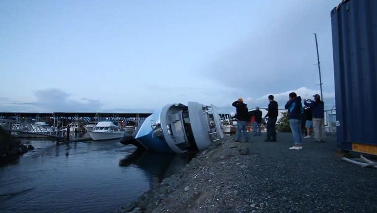 yacht sinks wa