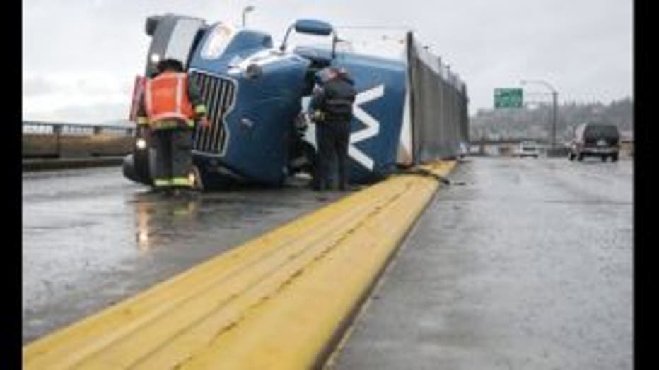 aberdeen semi rollover