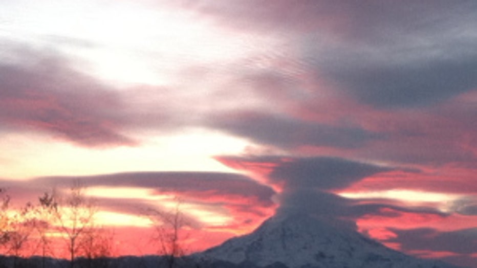 RainierLenticularThanksgiving