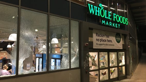 No arrests made after large group goes on looting, vandalism spree in Seattle
