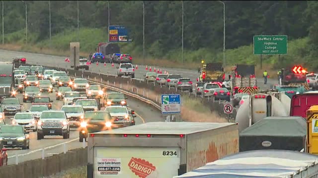 Pedestrian struck, killed by semi on I-5 South in Kent
