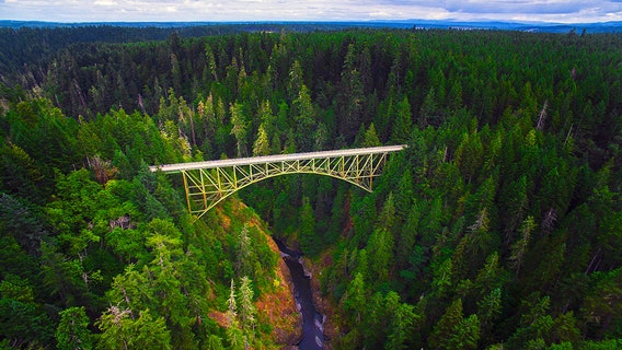 Mason County deputy hit by falling rock while trying to recover body under Steel Bridge