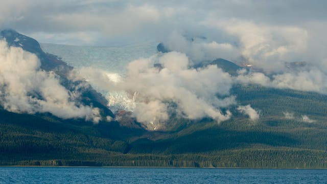 Recovery of Alaska plane wreckage on hold due to bad weather