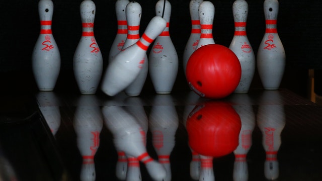 Inslee eases restrictions on bowling alleys, museums as state sees slowdown in Covid cases