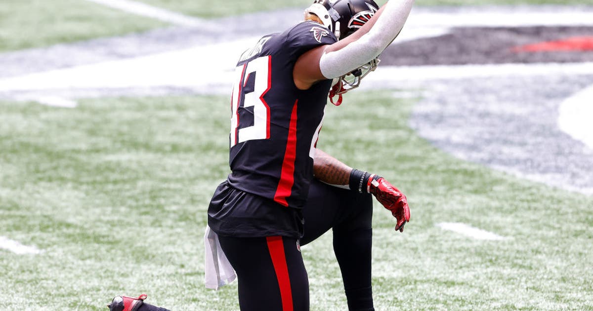 NFL players open season silently protesting racial injustice amid empty ...