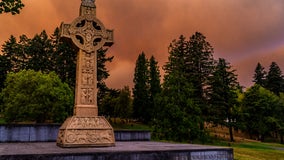 Firefighters battle two big Oregon fires that could merge