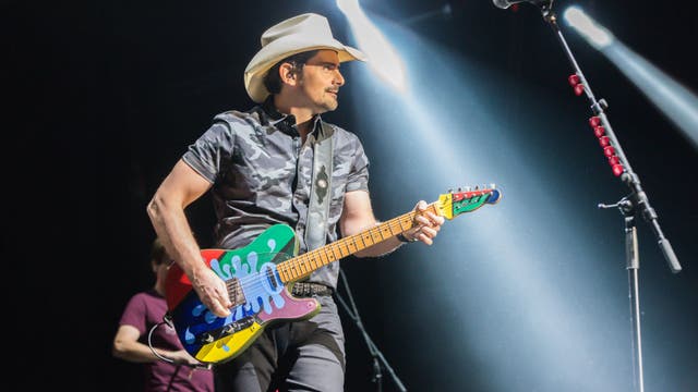 After opening free grocery store, Brad Paisley pledges to donate 1 million meals to food banks