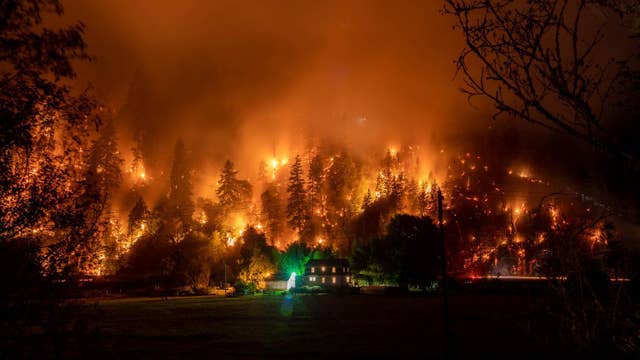 Oregon wildfires burning underground pose threat, firefighter warns 'you do not want to fall into this'