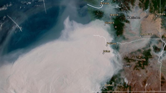 'Huge mass' of smoke headed to western Washington