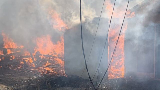 2 home, several garages burn in South Tacoma fire
