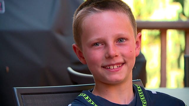 Seahawks huddle around Mercer Island boy who beat cancer