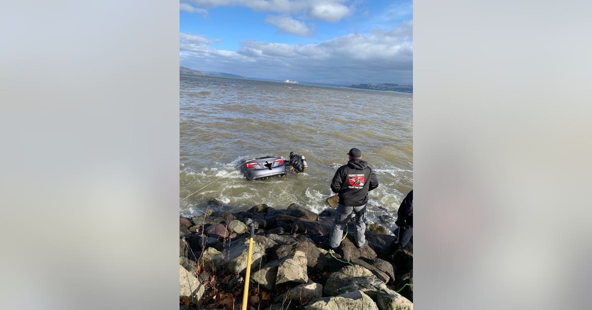 One person rescued after car plunges into water in Tacoma | FOX 13 Seattle