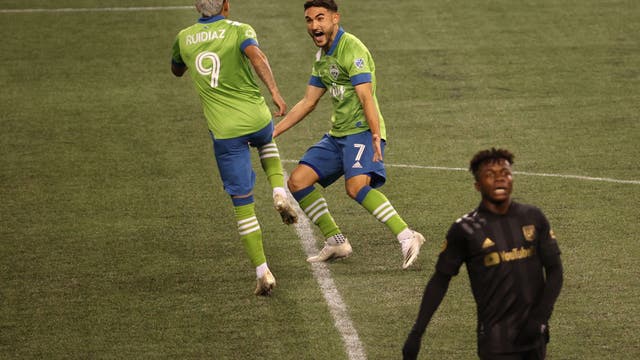 Defending champs moving on as Sounders oust LAFC 3-1