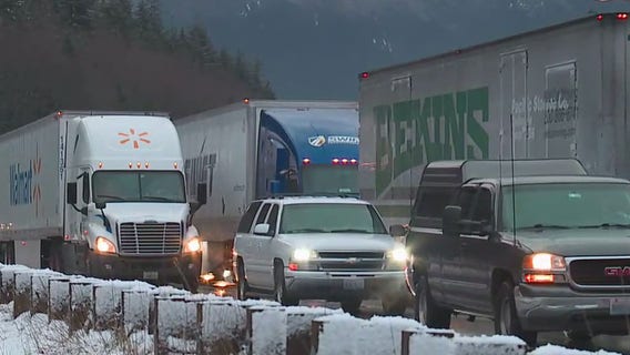 Heavy snow near Snoqualmie Pass causes slick conditions, gridlock on I-90 East