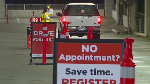 People rush to get COVID-19 test ahead of holiday gatherings despite quarantine recommendations