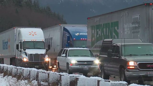 Heavy snow near Snoqualmie Pass causes slick conditions, gridlock on I-90 East