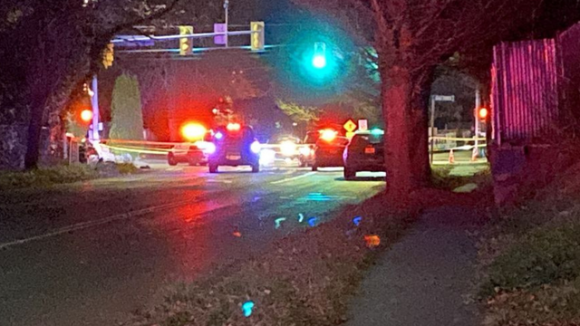 Stolen vehicle collision in White Center; police investigating possible shooting