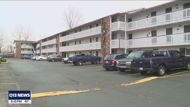 Demonstrators occupying Fife hotel bed town for sixth night - Vimarsana News