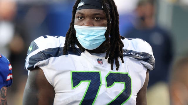 Seahawks place Brandon Shell, Damarious Randall on COVID list