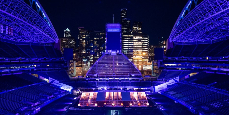 Seattle ups its outdoor dining game, Seahawks-style