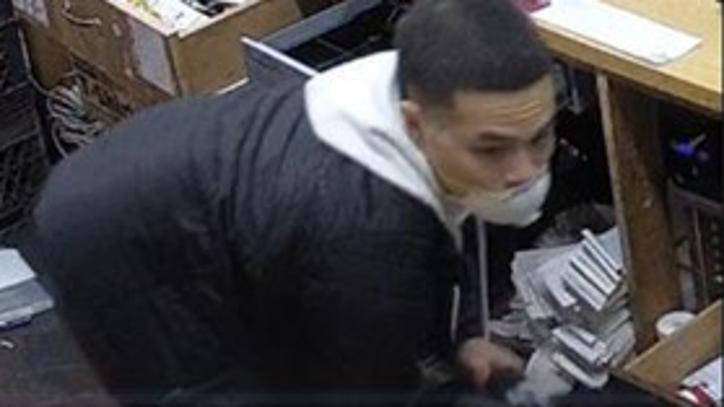 Burglary suspect wanted after ramming stolen minivan into White Center grocery store - Vimarsana News
