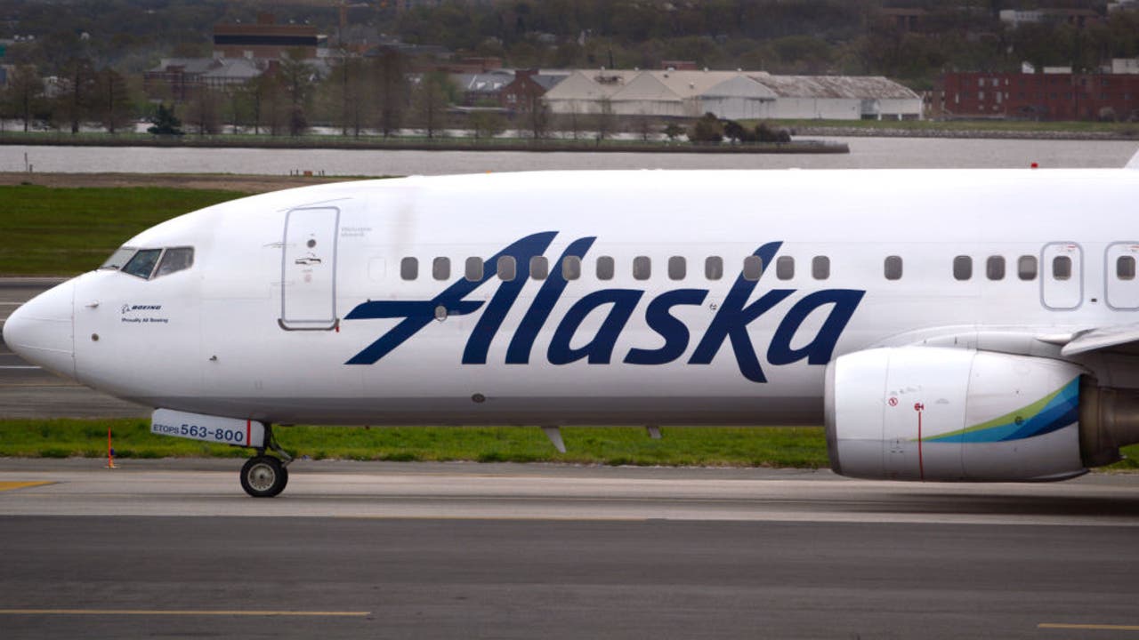 Alaska Airlines Expands Boeing 737 MAX Fleet With 'biggest Order' In ...