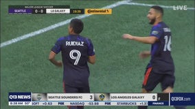 Smith, Ruidíaz score as Sounders overwhelm Galaxy 3-0
