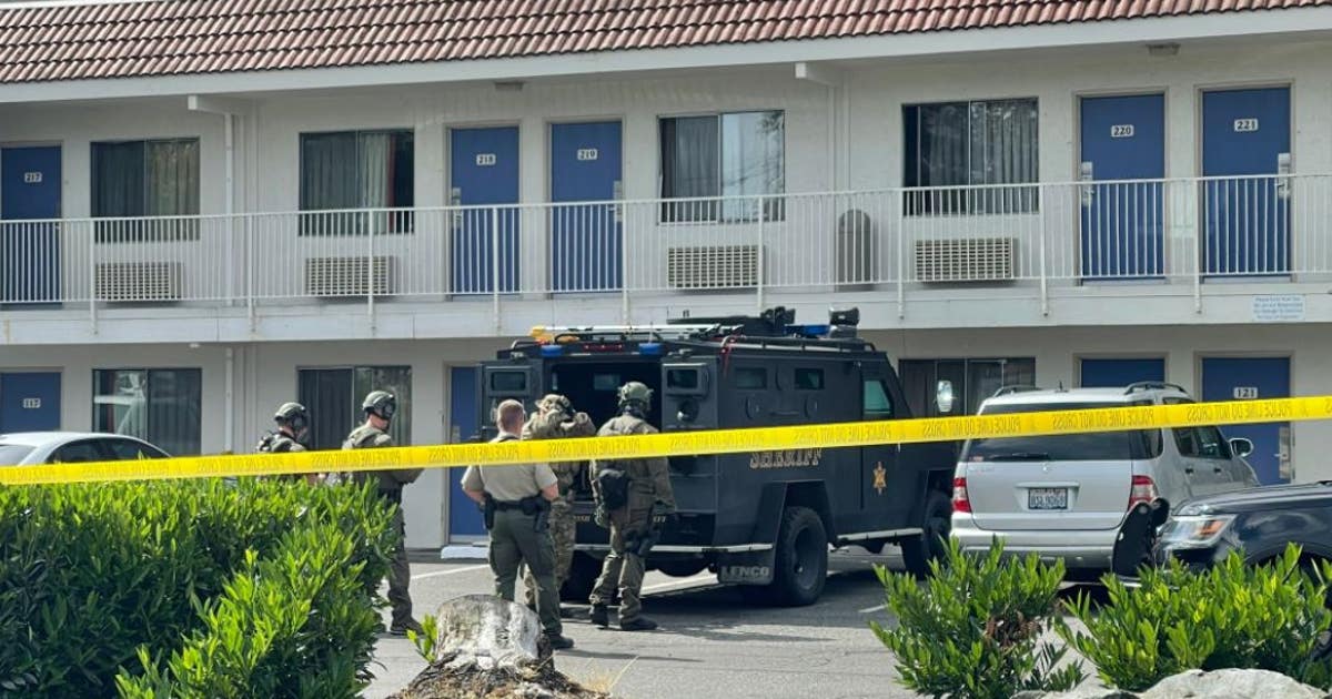 Deputies arrest rape suspect after standoff at Everett Motel 6 | FOX 13 ...