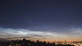 Clouds from leftover meteor smoke put on show in pre-dawn hours over Seattle