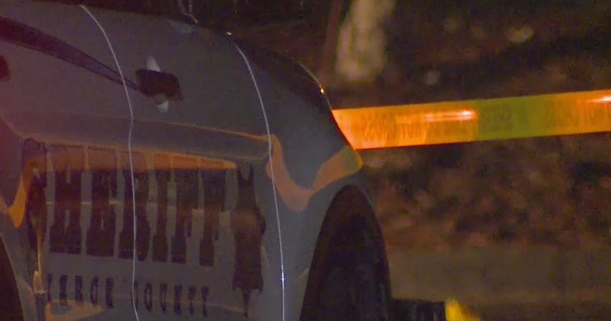 Deputies searching for suspect after man shot dead in Puyallup parking ...