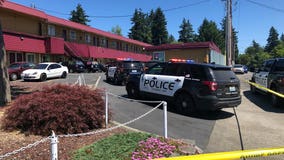 Police shoot knife-wielding man challenging people to fight at Federal Way motel