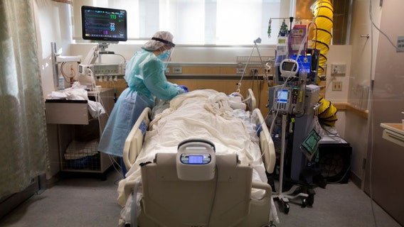 100,000 more COVID deaths seen unless US changes its ways