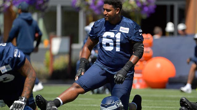 Seahawks’ center battle appears to be going Fuller’s way