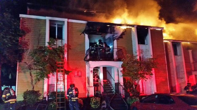 5 people rescued from Bellevue apartment fire
